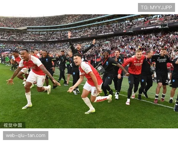 阿森纳中场出球严重受阻，只能依靠零星反击寻找机会